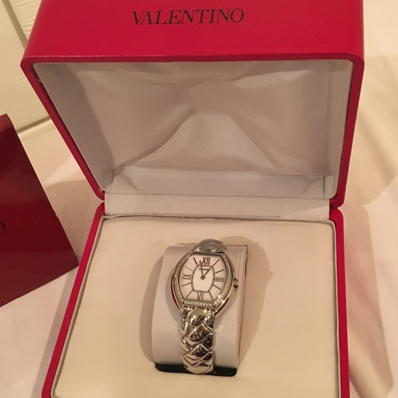 Brand new in box!! AUTHENTIC VALENTINO WATCH main image 8